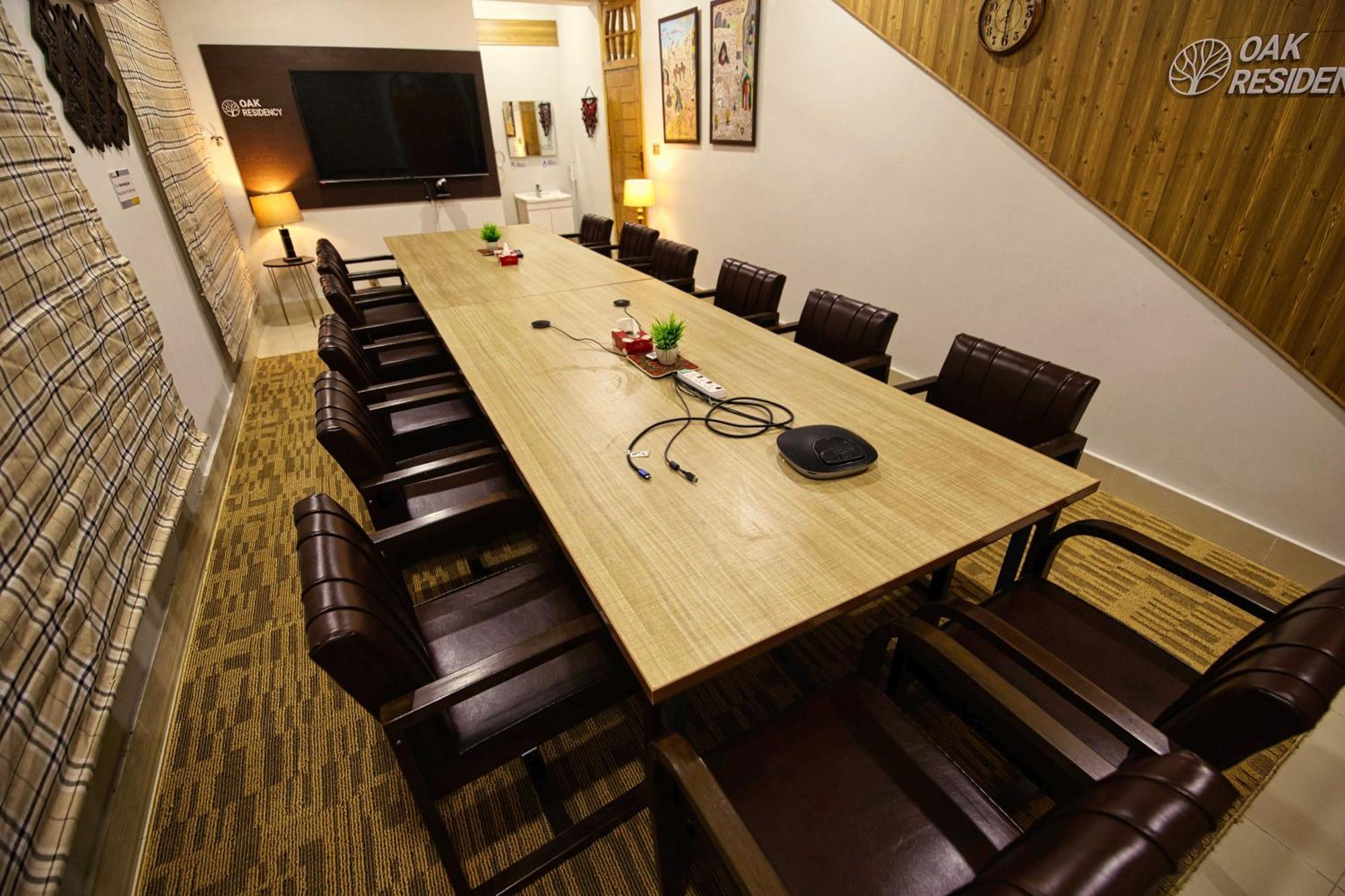 Oak Residency Hotel Гилджит Екстериор снимка