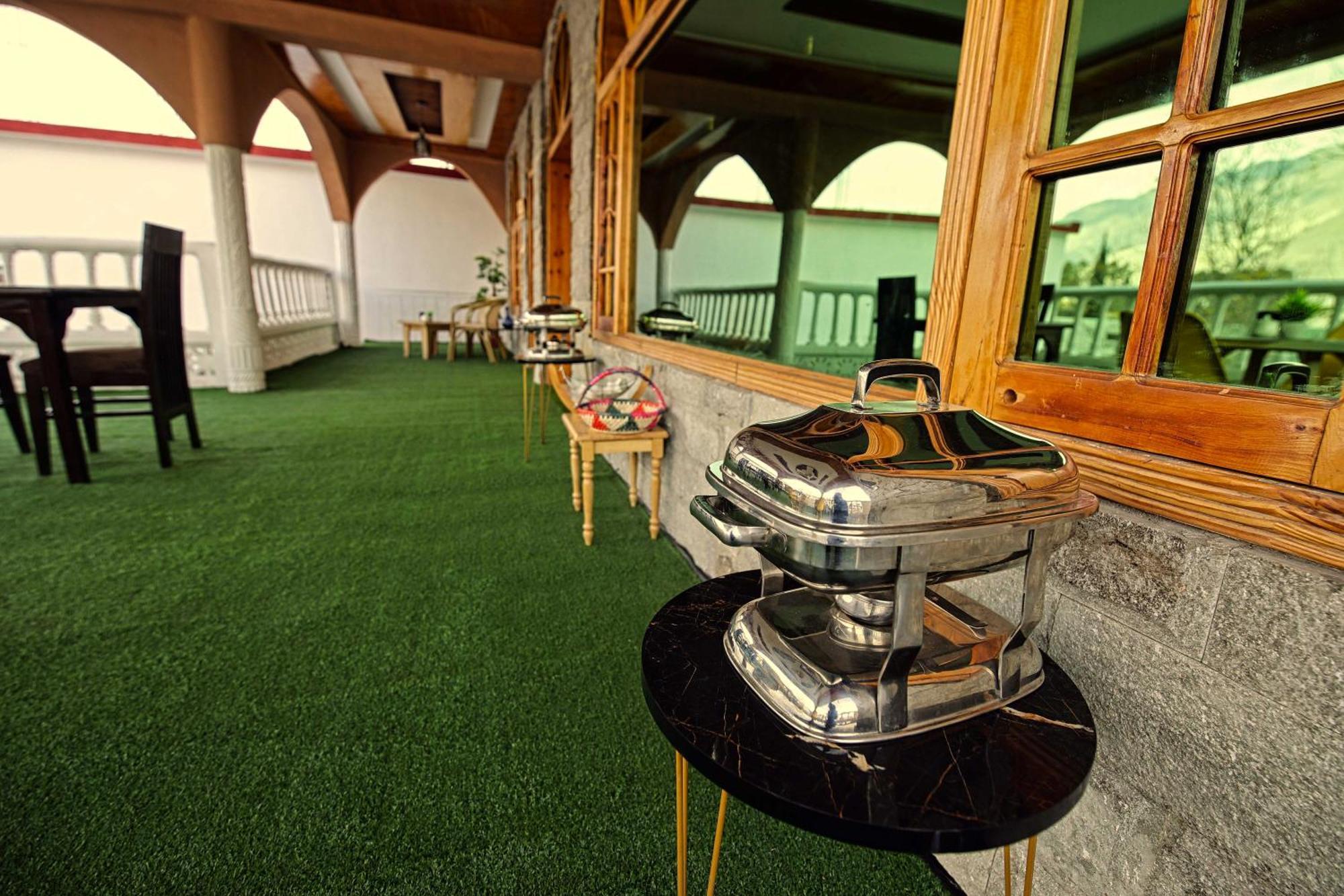 Oak Residency Hotel Гилджит Екстериор снимка