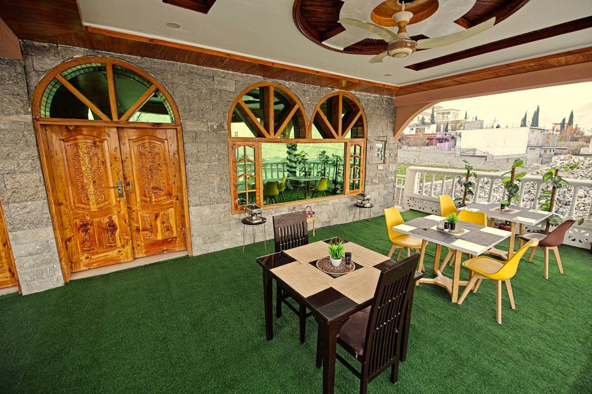 Oak Residency Hotel Гилджит Екстериор снимка