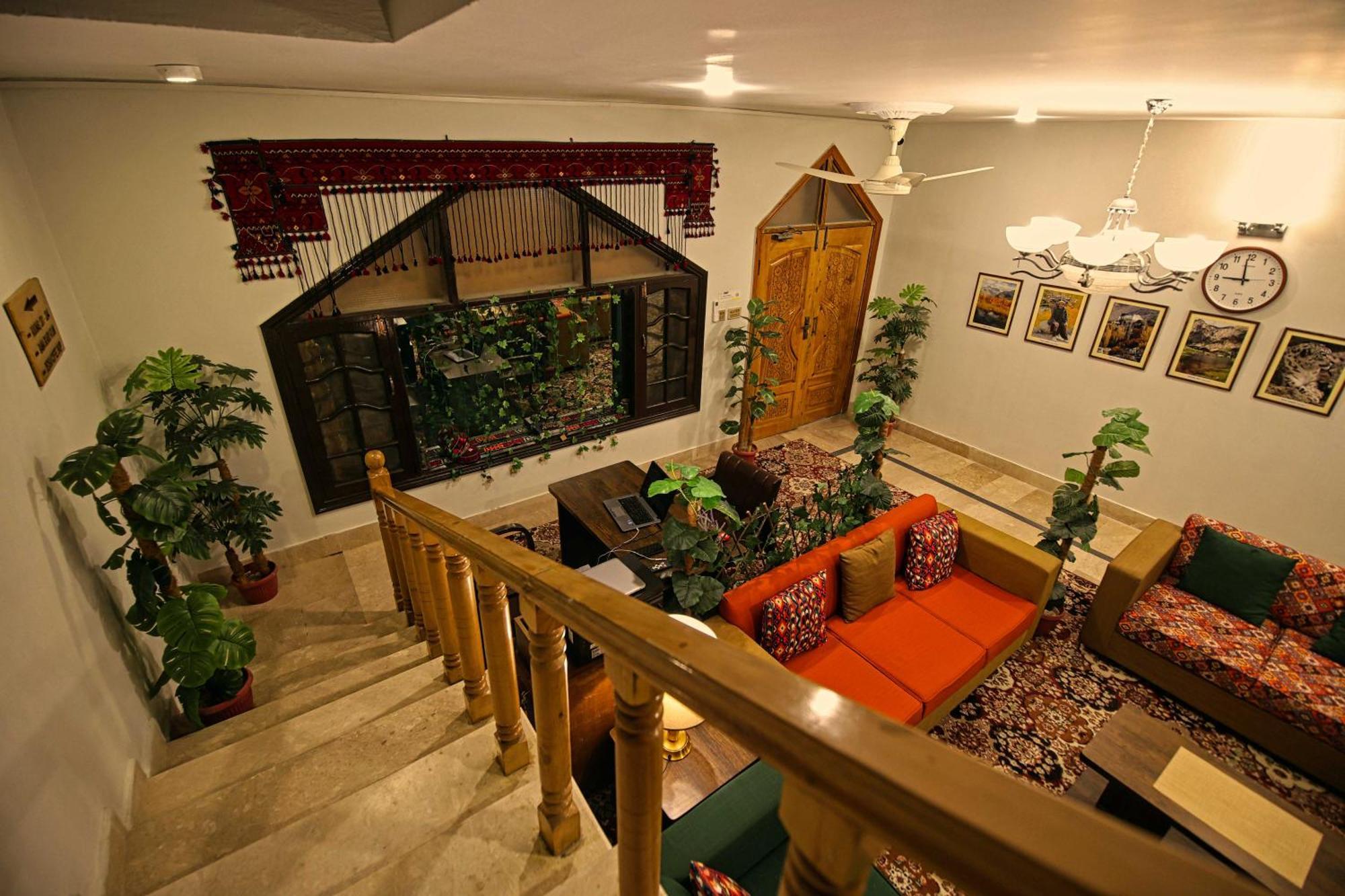 Oak Residency Hotel Гилджит Екстериор снимка