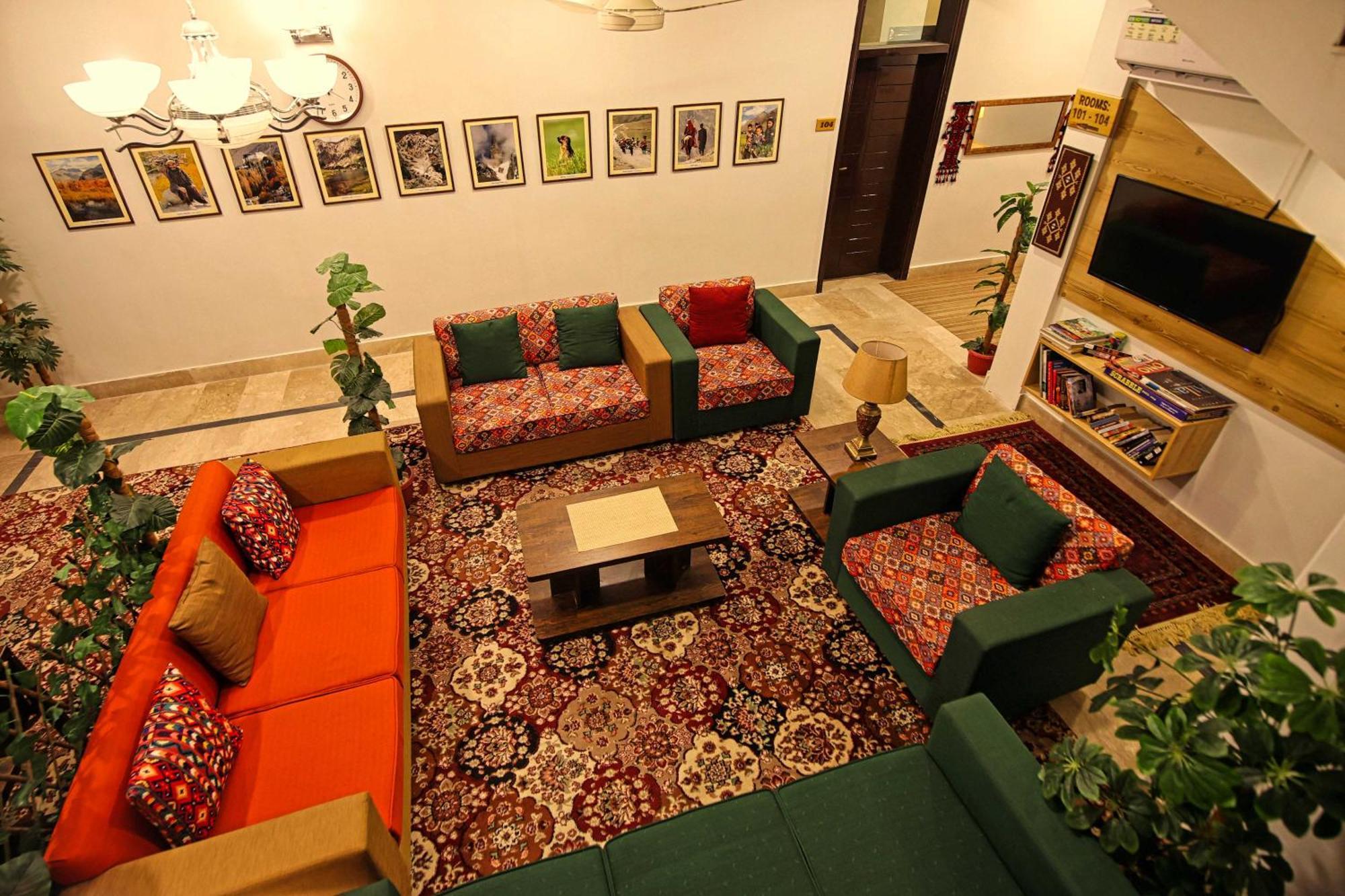 Oak Residency Hotel Гилджит Екстериор снимка