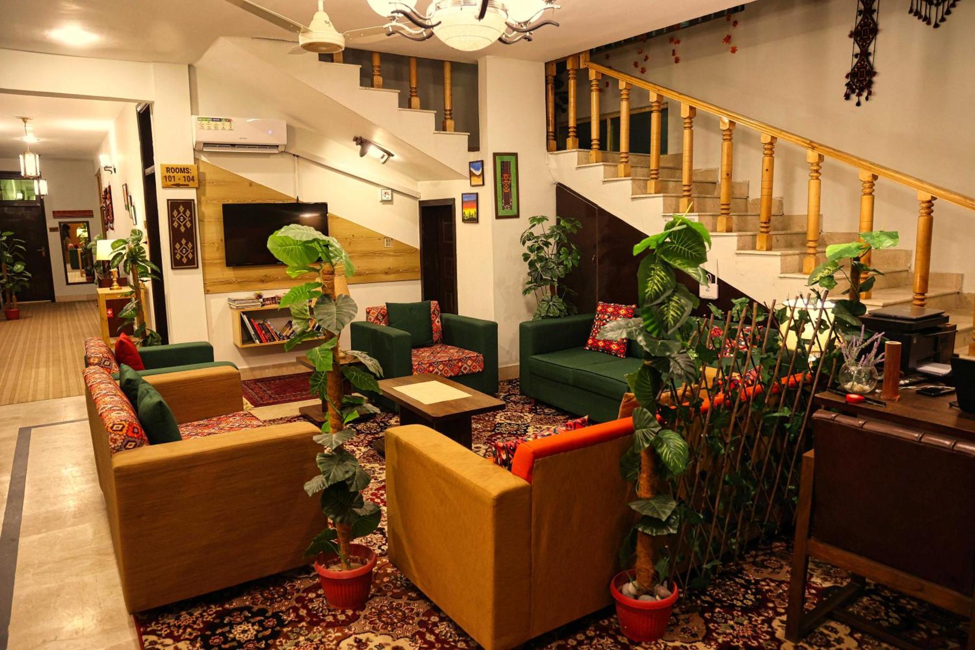 Oak Residency Hotel Гилджит Екстериор снимка