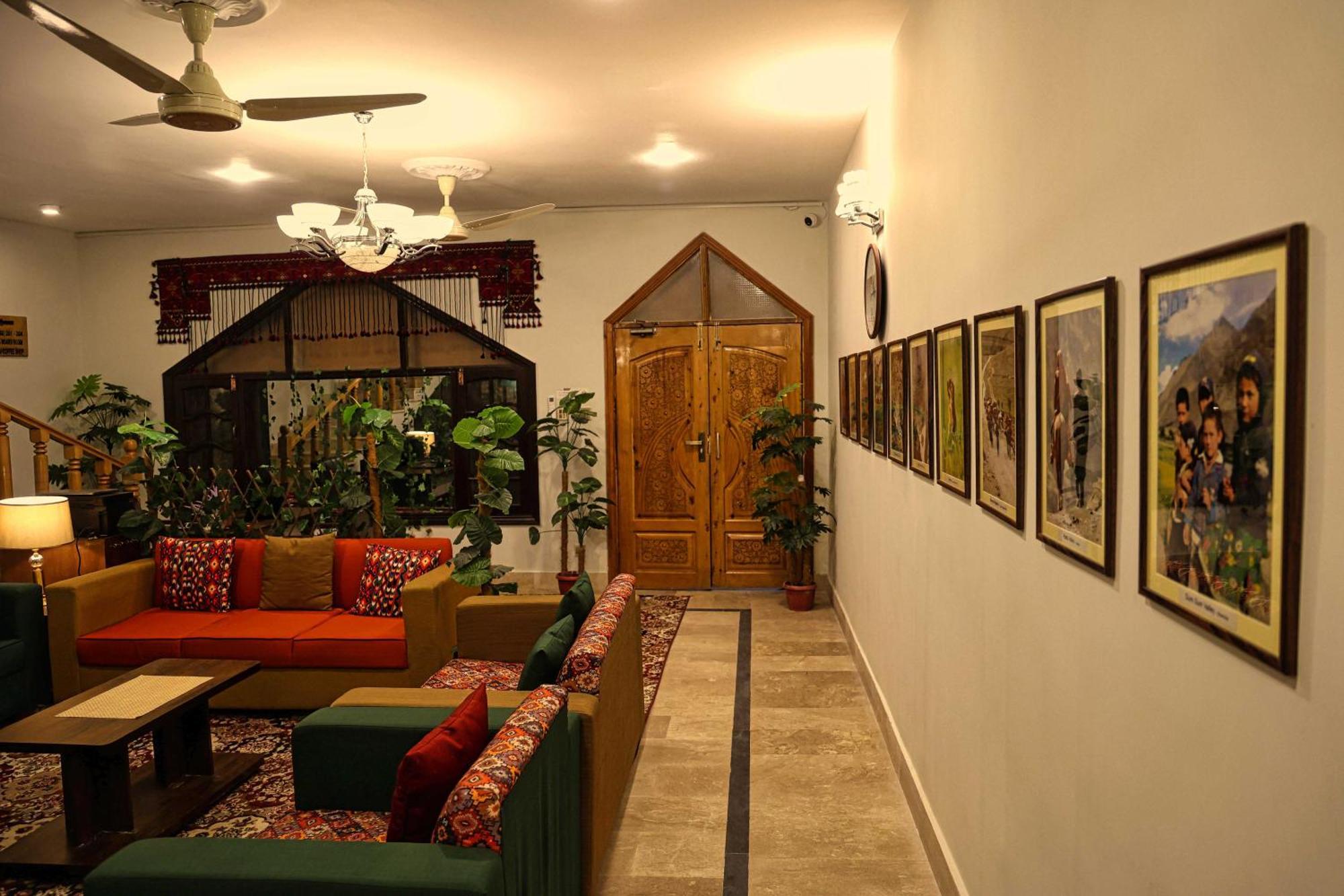 Oak Residency Hotel Гилджит Екстериор снимка