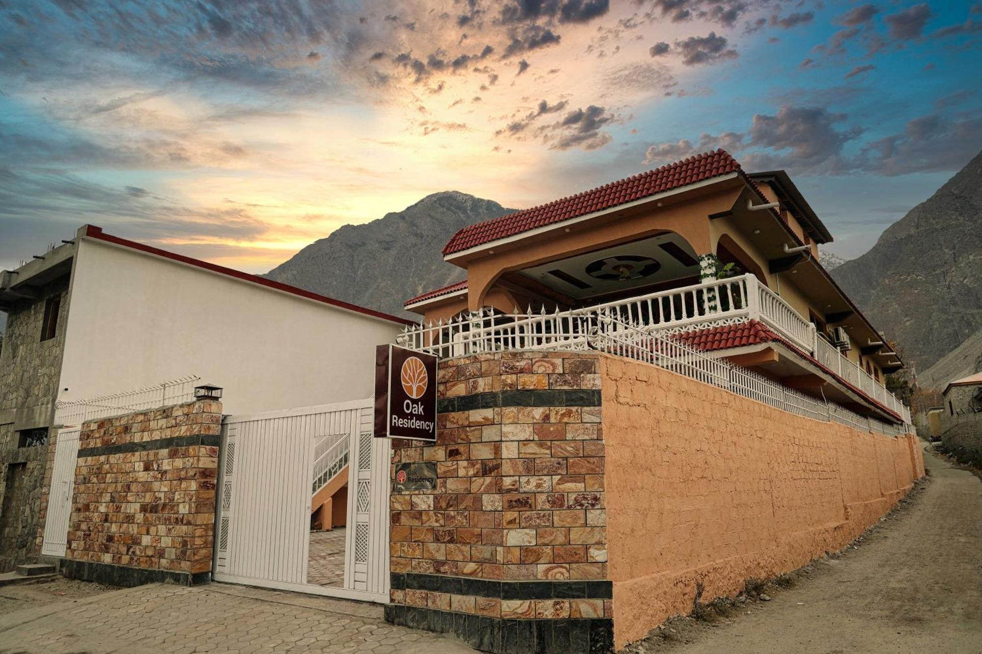 Oak Residency Hotel Гилджит Екстериор снимка