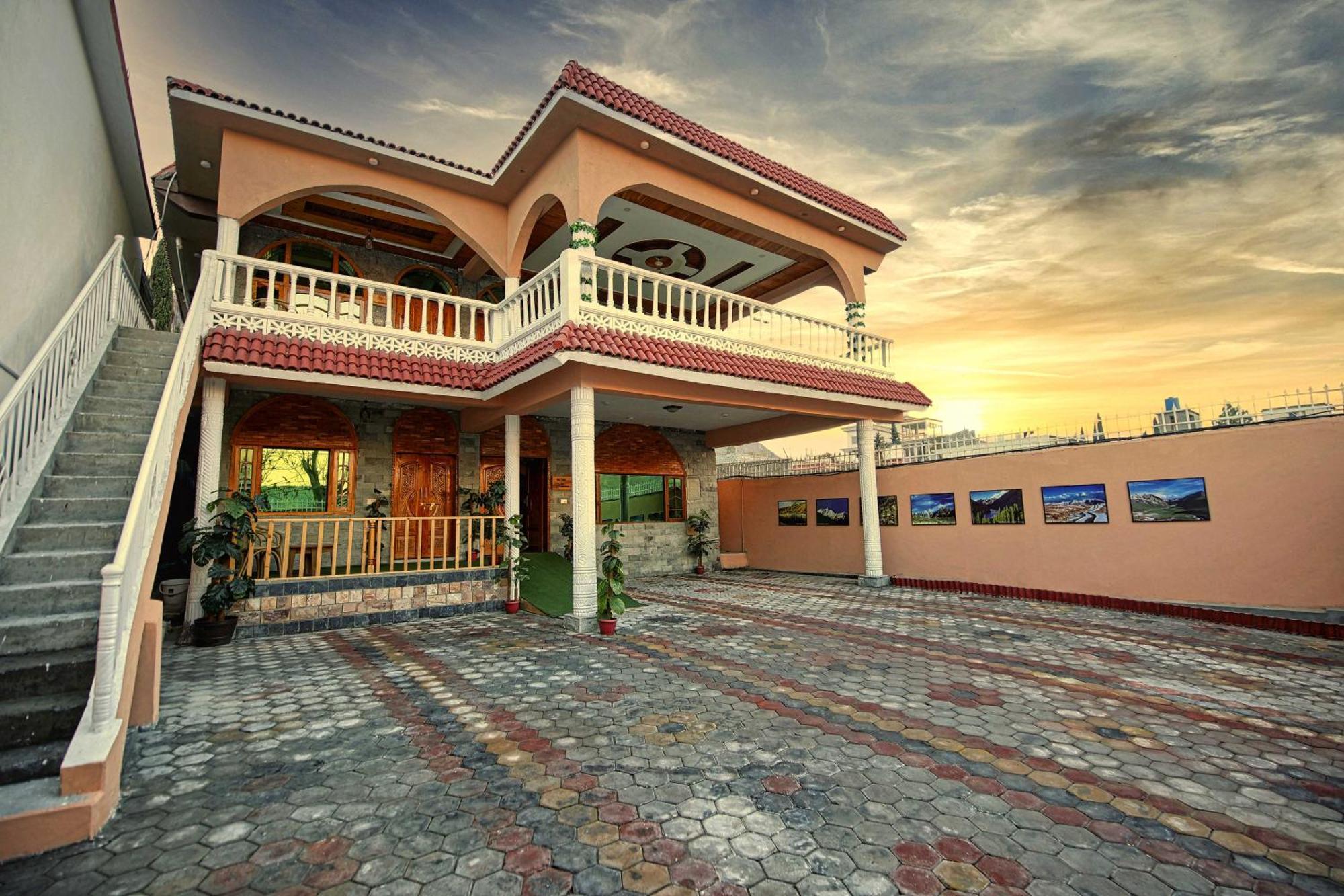 Oak Residency Hotel Гилджит Екстериор снимка