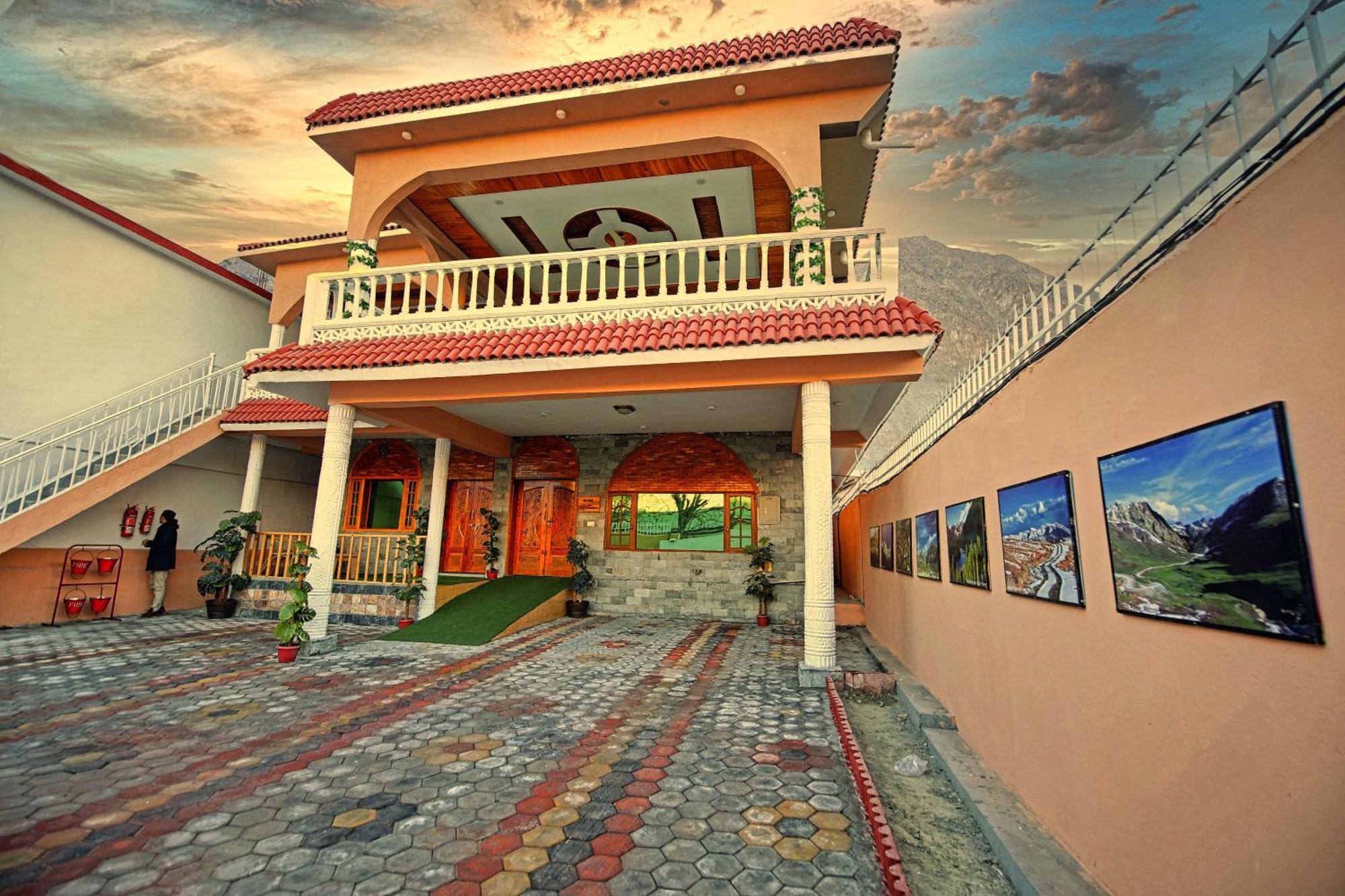 Oak Residency Hotel Гилджит Екстериор снимка