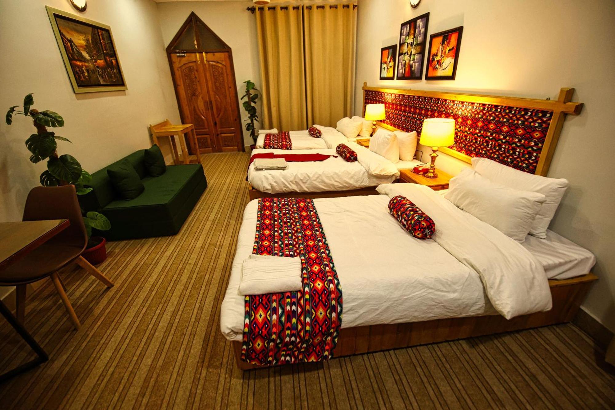 Oak Residency Hotel Гилджит Екстериор снимка