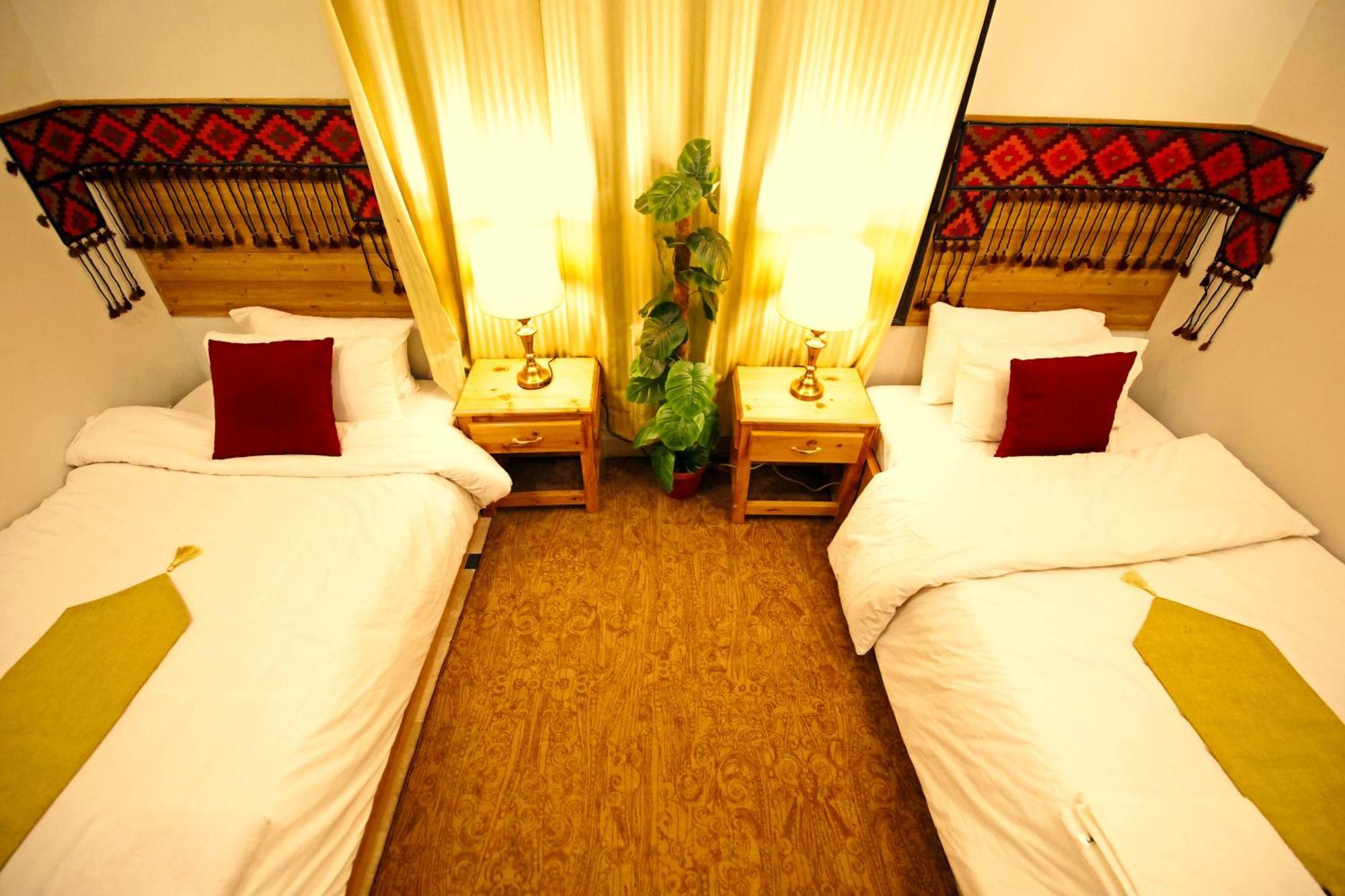 Oak Residency Hotel Гилджит Екстериор снимка